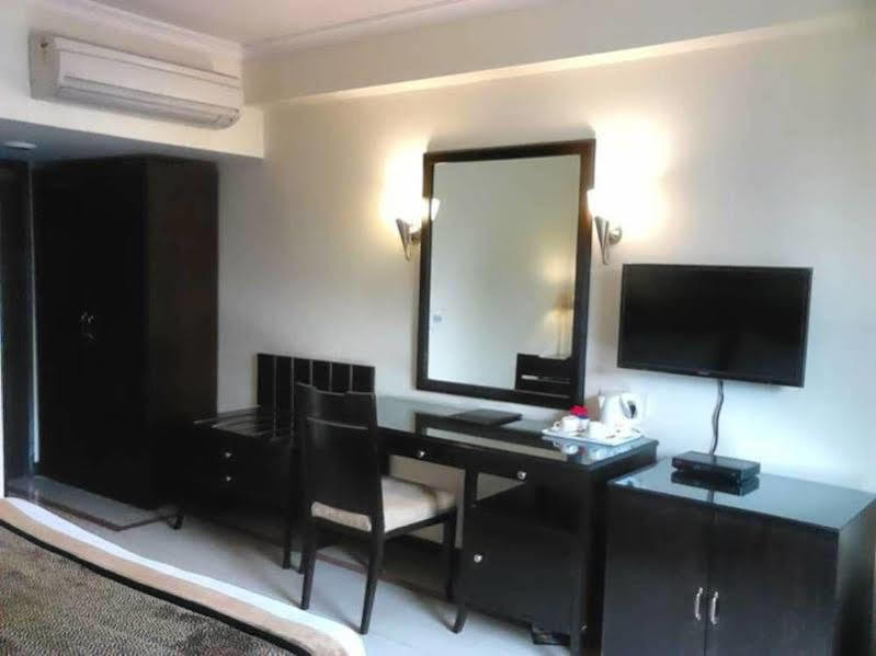 The Bmk Hotel Greater Kailash דלהי מראה חיצוני תמונה